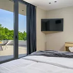 Beautiful She Luxury With View In Groznjan Sterna