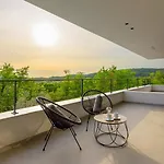 Beautiful She Luxury With View In Groznjan Villa *