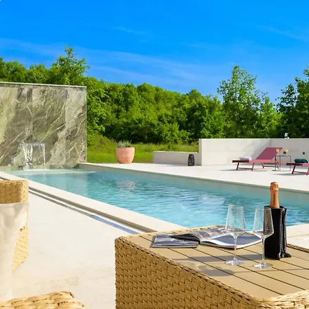 Beautiful She Luxury With View In Groznjan *