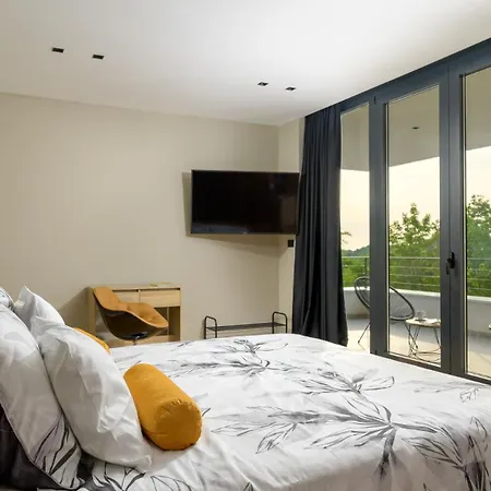 Beautiful She Luxury With View In Groznjan *