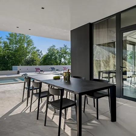 Beautiful She Luxury With View In Groznjan Boskari